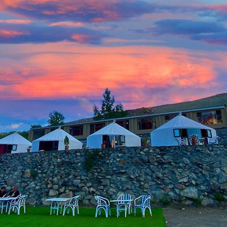 Apex Hotels And Resorts Hussaini Karimabad  Esterno foto