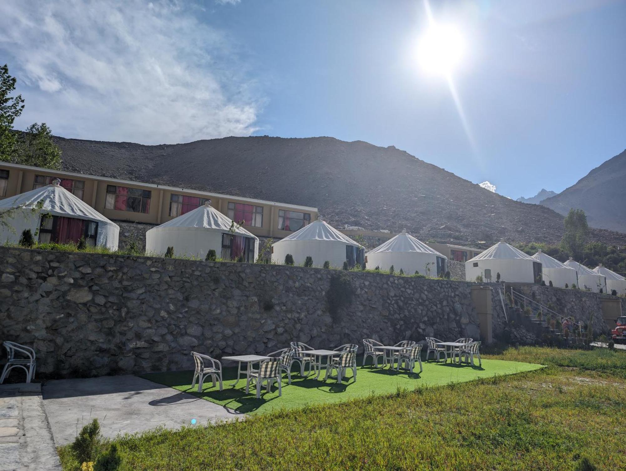 Apex Hotels And Resorts Hussaini Karimabad  Esterno foto