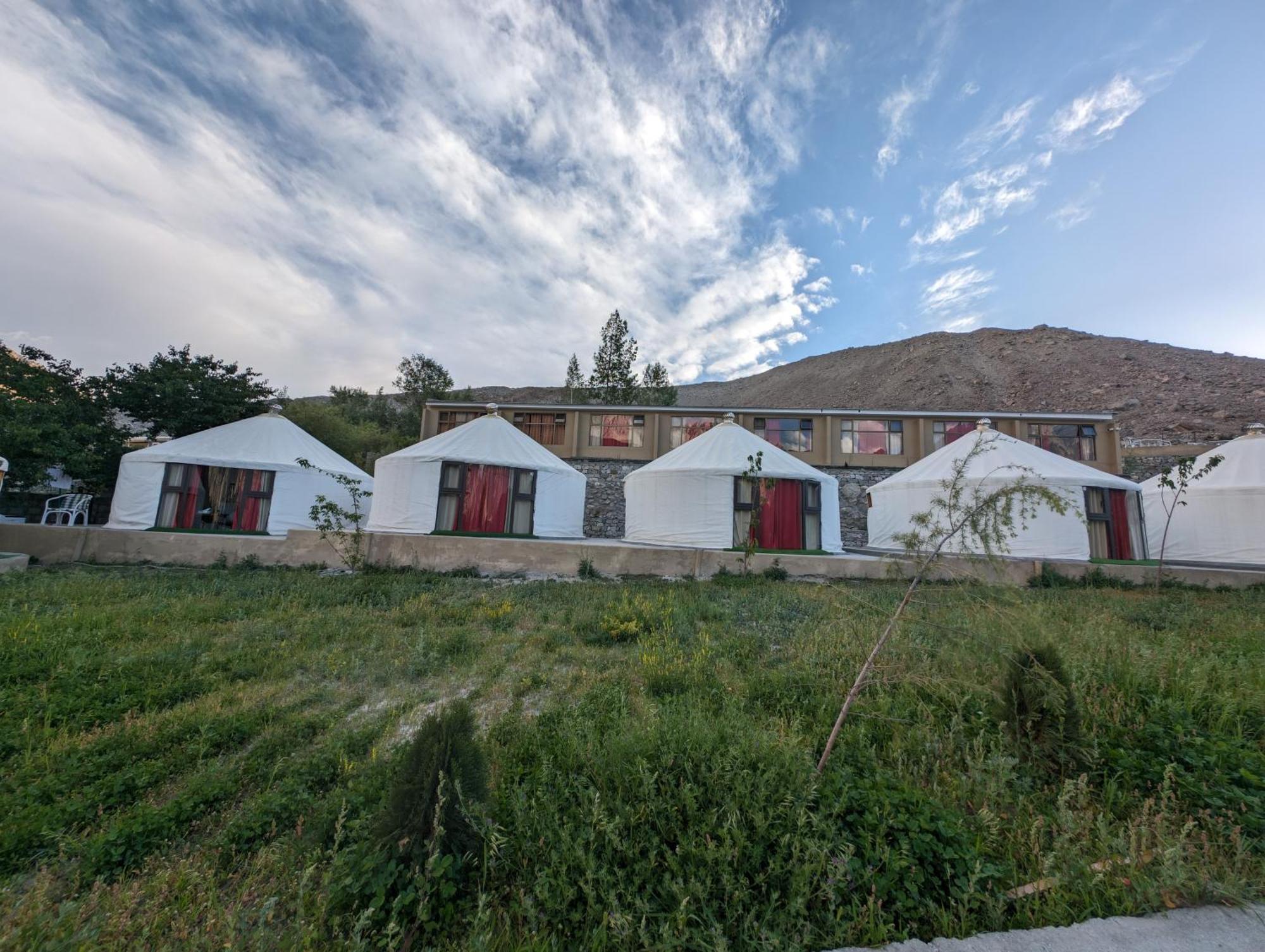 Apex Hotels And Resorts Hussaini Karimabad  Esterno foto